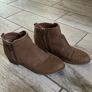 Indigo Rd. ankle boots size 7.5